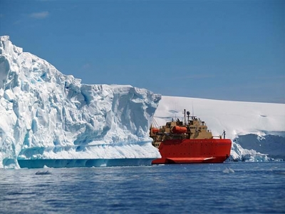 Titanic threat: Do ships still hit icebergs? - SAFETY4SEA