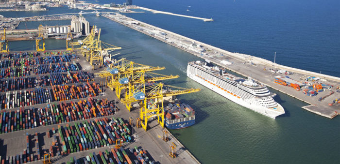 APM Terminals Barcelona accomplishes record 150 berth moves per