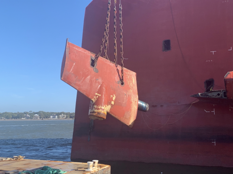 Rudder and propeller from Golden Ray removed