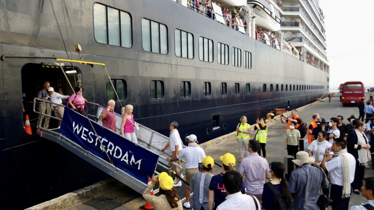 Westerdam&#8217;s passengers disembark in Cambodia after negatively tested for coronavirus