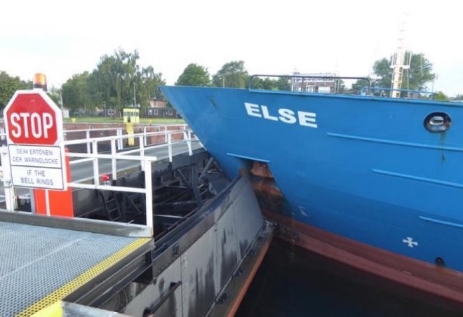 BSU Investigation: Multi-purpose vessel hits lock gate as officer on watch reaches limits of competence