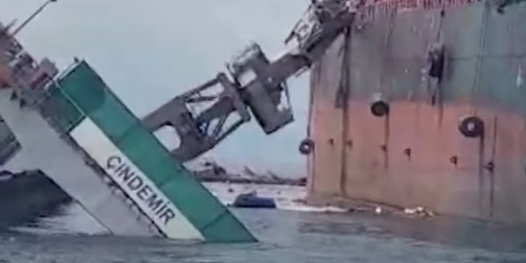 Watch: A floating dock collapses on bulk carrier in Turkey